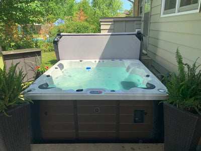 Mega Sale-Great Lakes-Erie SE GL 6-Person 46-Jet Hot Tub (2 Pump) Shiatsu jets (providing a targeted massage to the neck and shoulders - Relaxacare