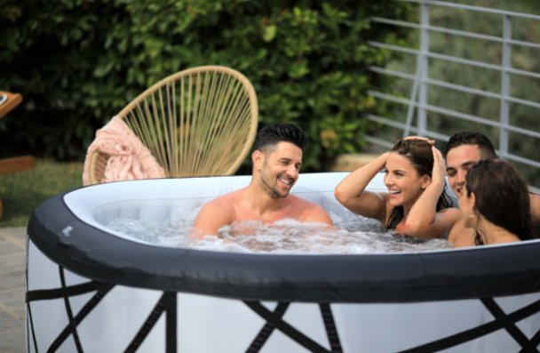 MSpa - Premium Soho 6-Person Bubble Spa - White - Relaxacare